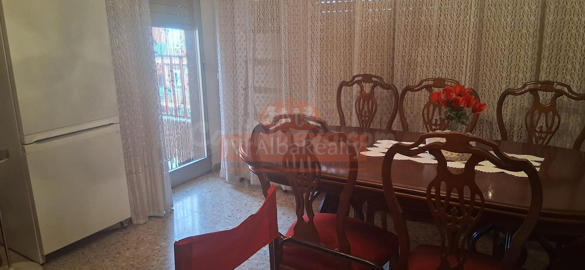 EN VENTA VIVIENDA PARA REFORMAR EN ZONA ENSANCHE CON GARAJE  - foto 2