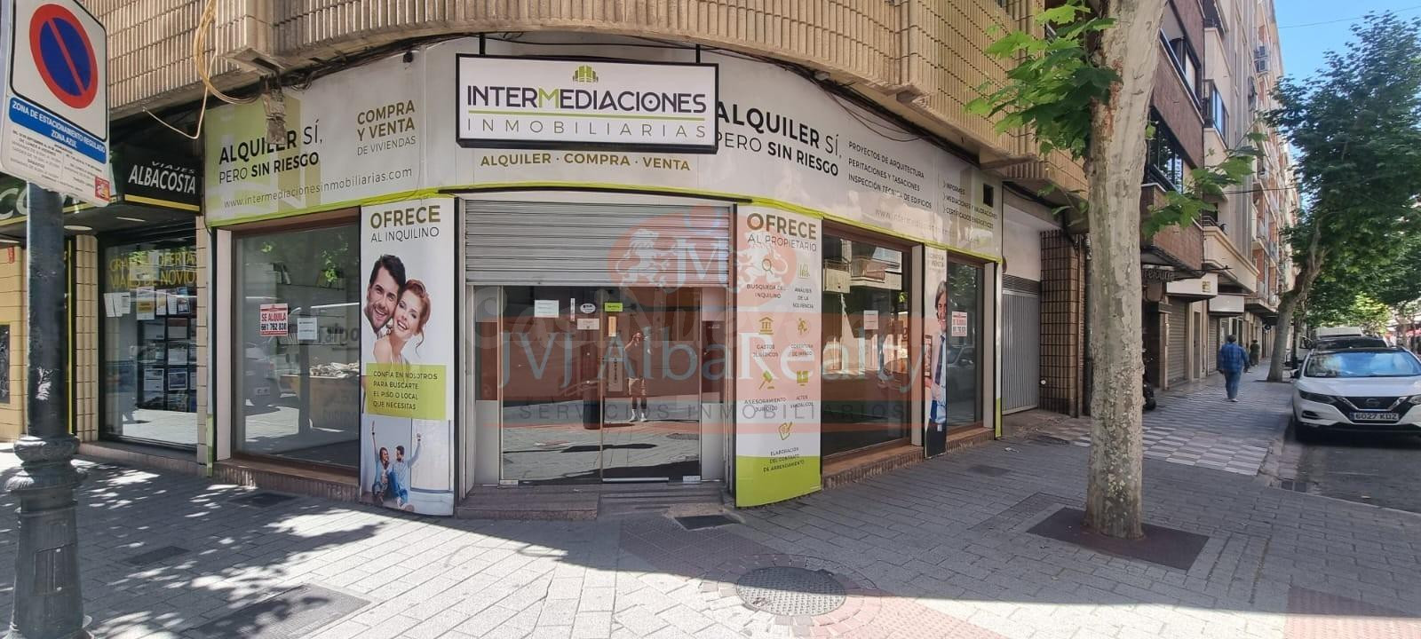 Se alquila local comercial en una zona concurrida