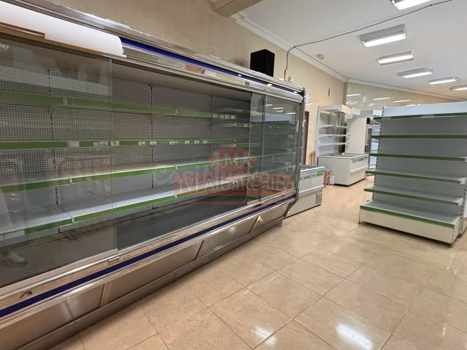 EN VENTA O ALQUILER LOCAL COMERCIAL CON ALMACEN Y COCHERA EN - foto 2