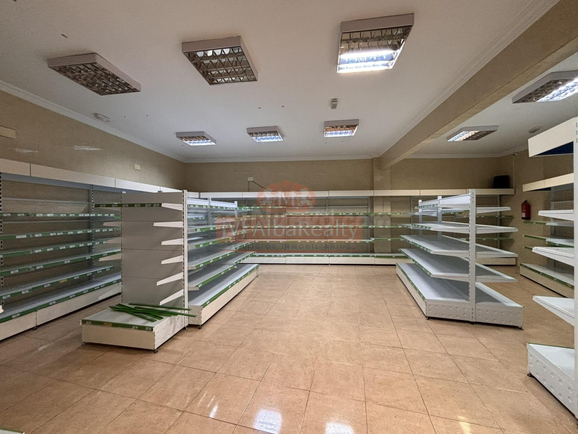 EN VENTA O ALQUILER LOCAL COMERCIAL CON ALMACEN Y COCHERA EN - foto 3