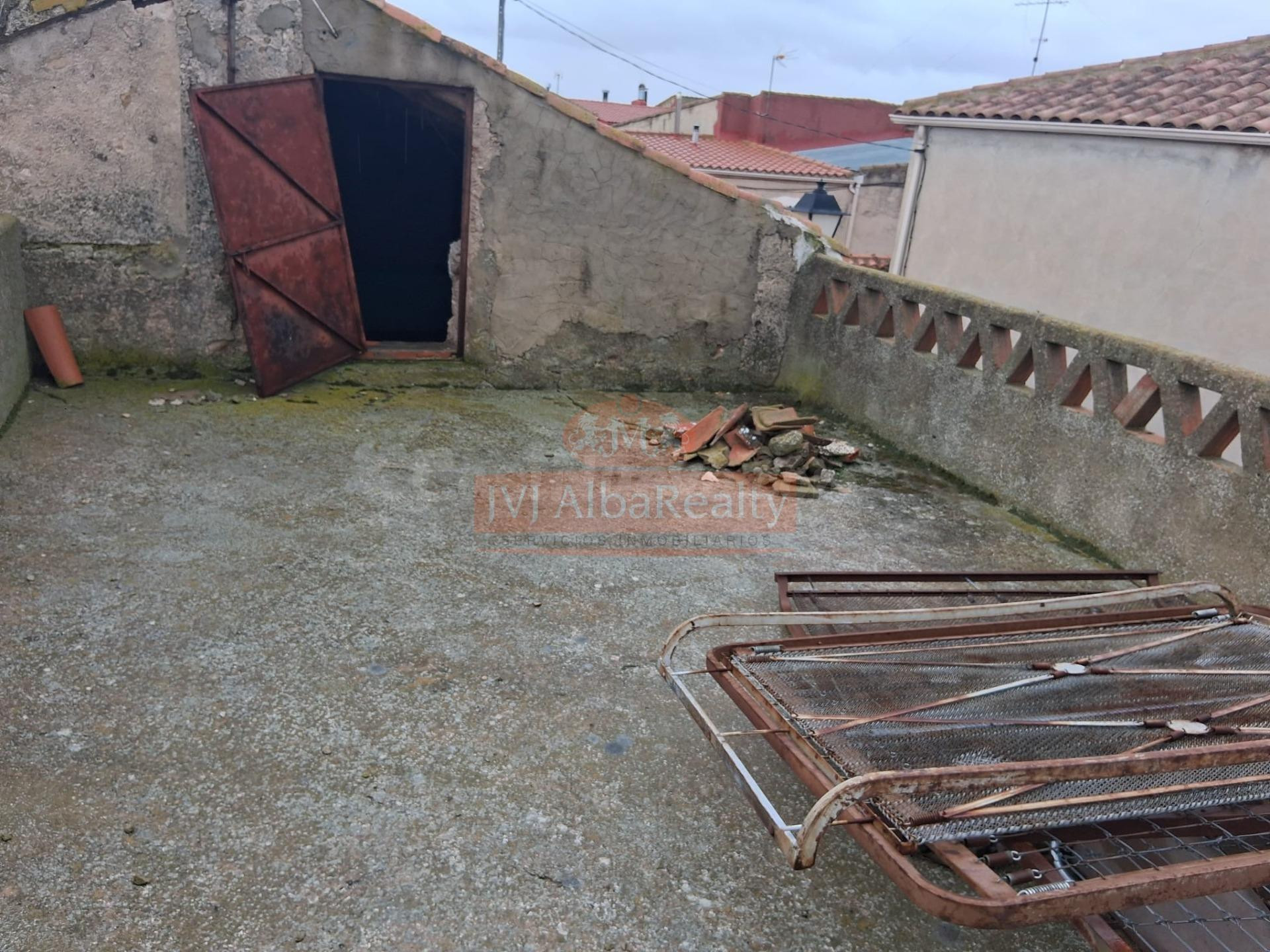 CASA DE PUEBLO EN HOYA GONZALO PARA REFORMAR