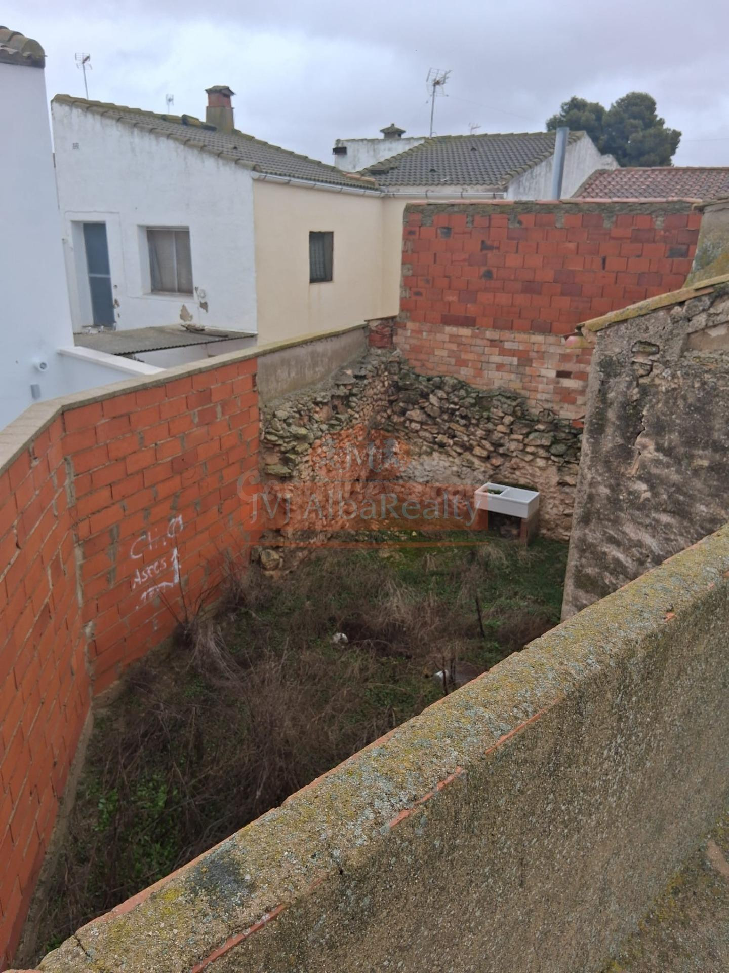 CASA DE PUEBLO EN HOYA GONZALO PARA REFORMAR - foto 2