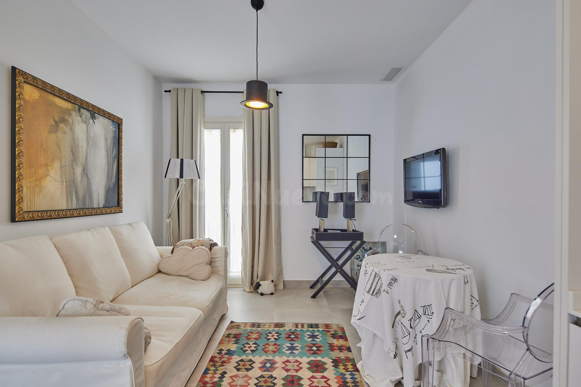 APARTAMENTO CON TERRAZA Y ASCENSOR EN CENTRO DE CÁDIZ
