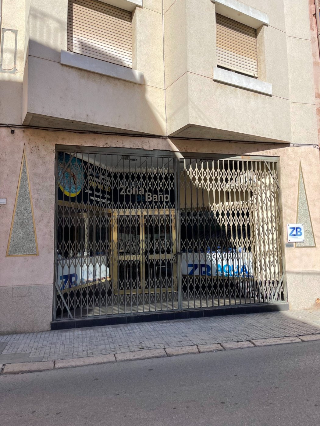 Local céntrico y próximo al rio - foto 3
