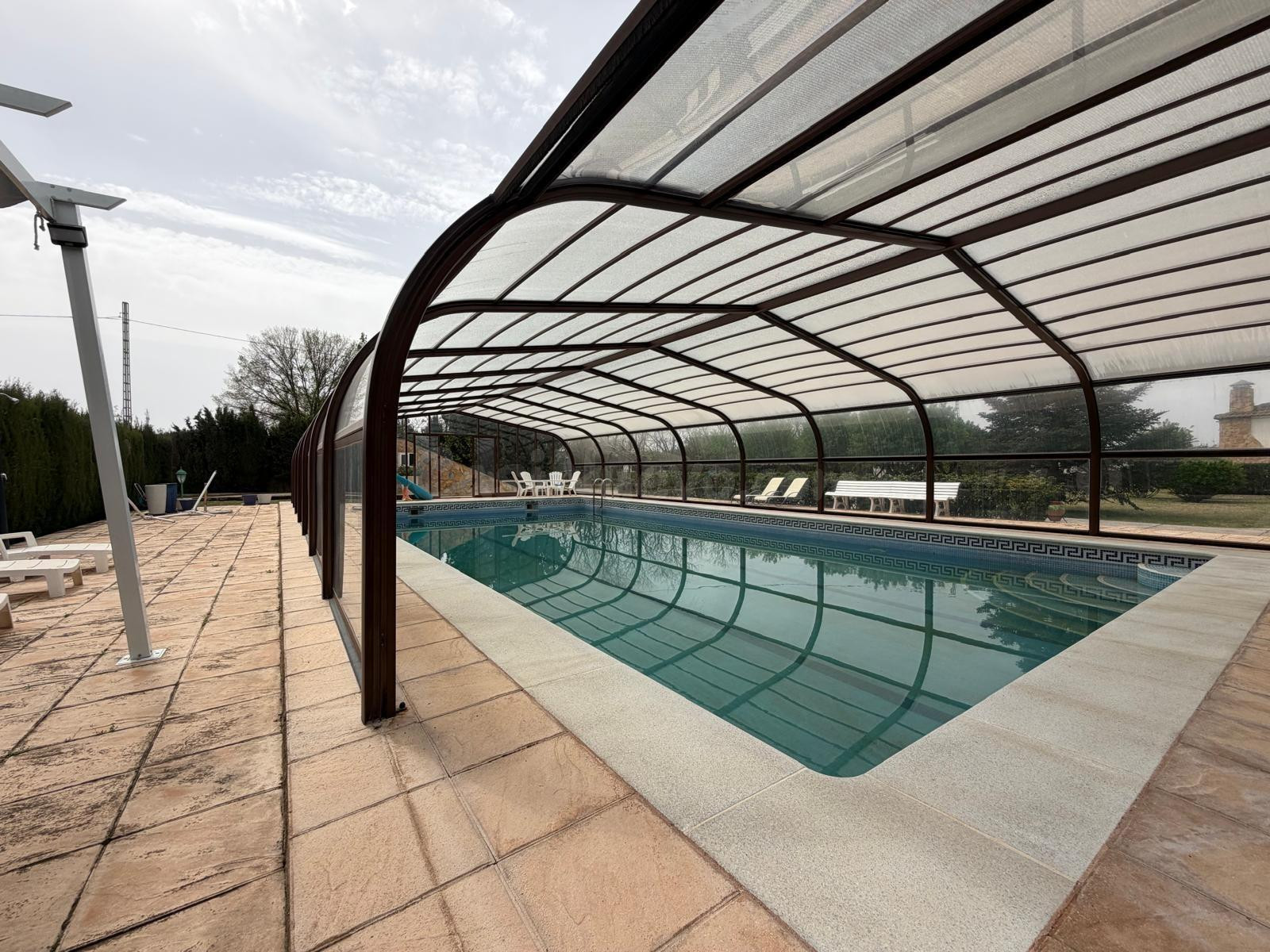 Impresionante Chalet en Albacete con Amplios Espacios y Jard - foto 2