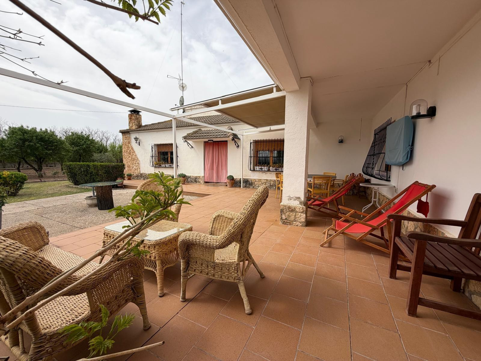 Impresionante Chalet en Albacete con Amplios Espacios y Jard - foto 3