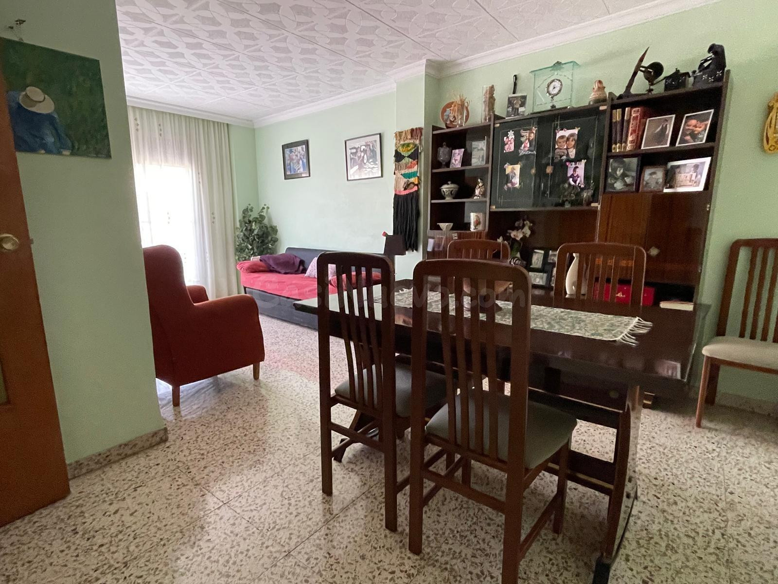 Vivienda con amplio almacén en Amposta – Espacio y versatilidad en una sola propiedad
