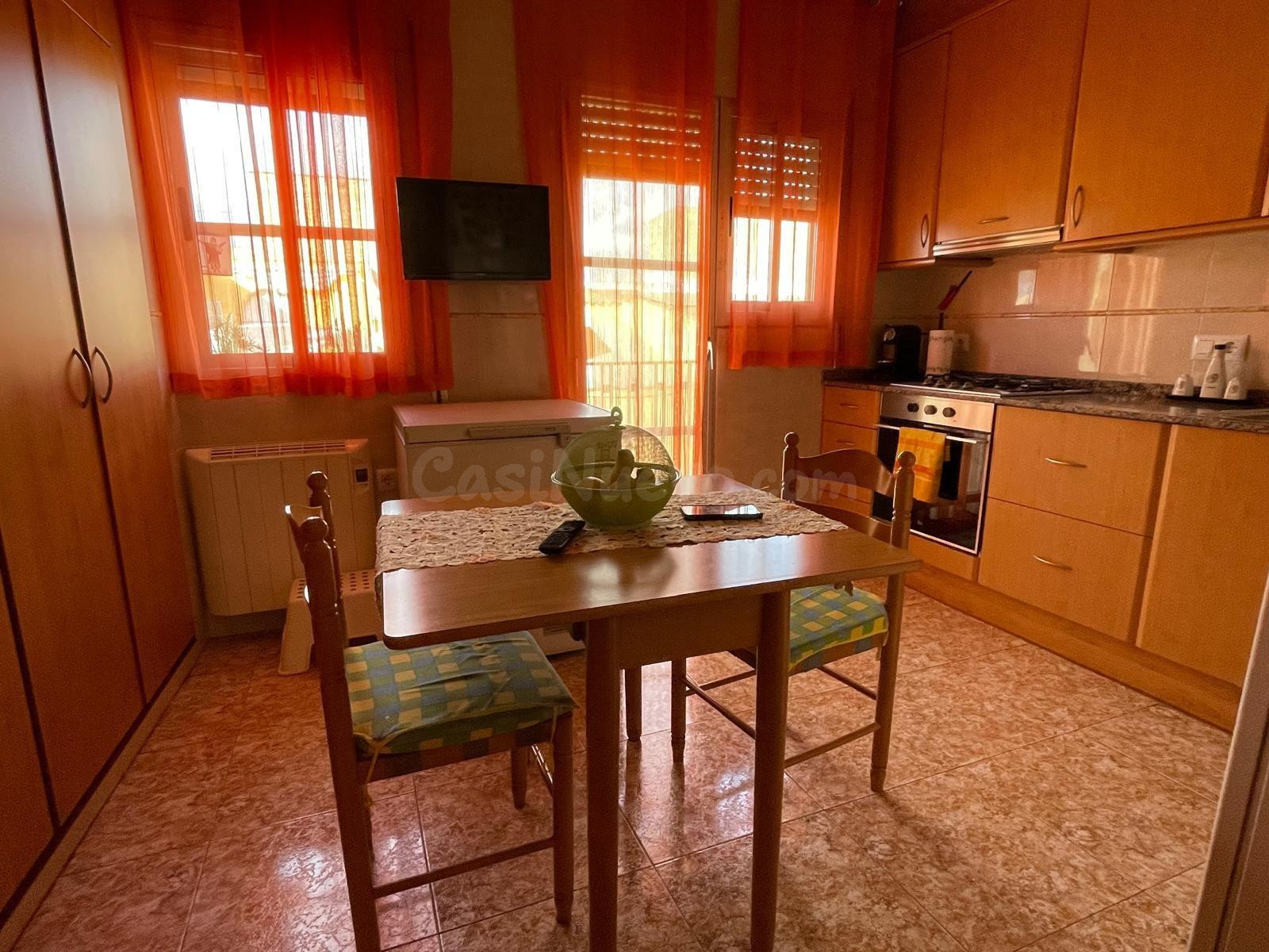 Vivienda con amplio almacén en Amposta – Espacio y versatilidad en una sola propiedad - foto 2