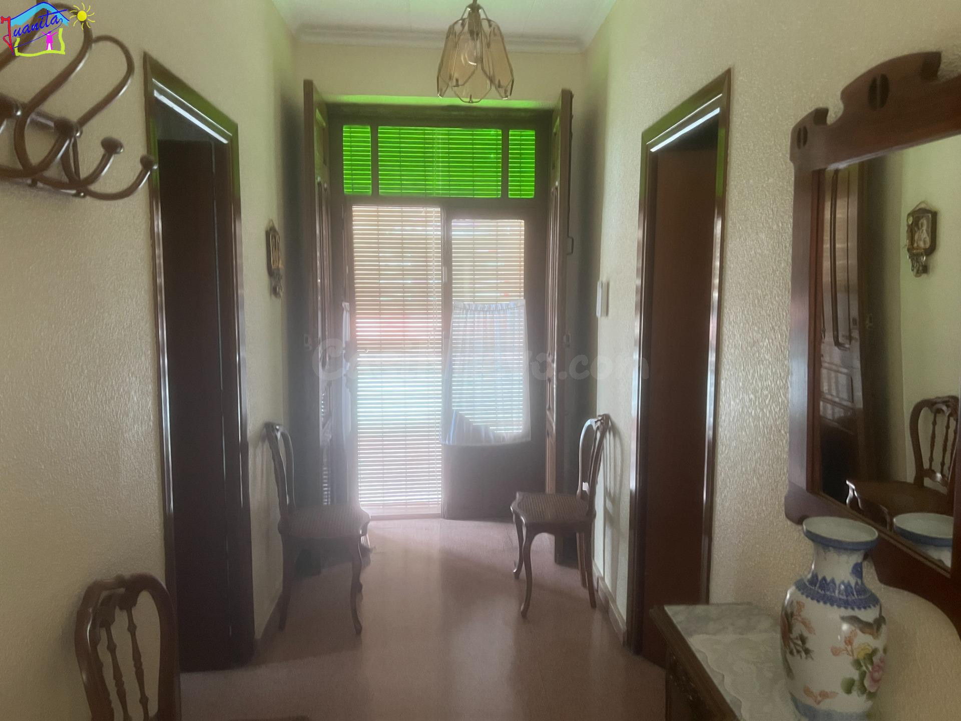 CASA DE PUEBLO ESQUINA EN ARCHENA CERCA MERCDO DE ABASTOS