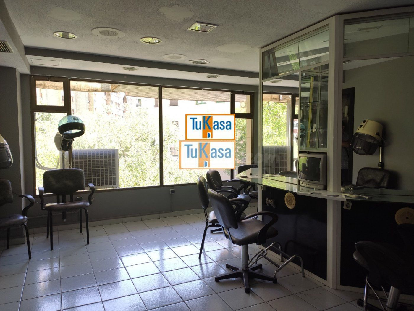 Local comercial 100m² en alquiler - CRUZ DE LOS CAIDOS - foto 4
