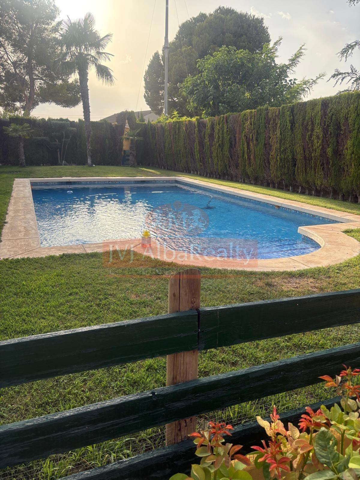 EN VENTA BONITA PARCELA EN CTRA DE AYORA A 1KM DE ALBACETE.