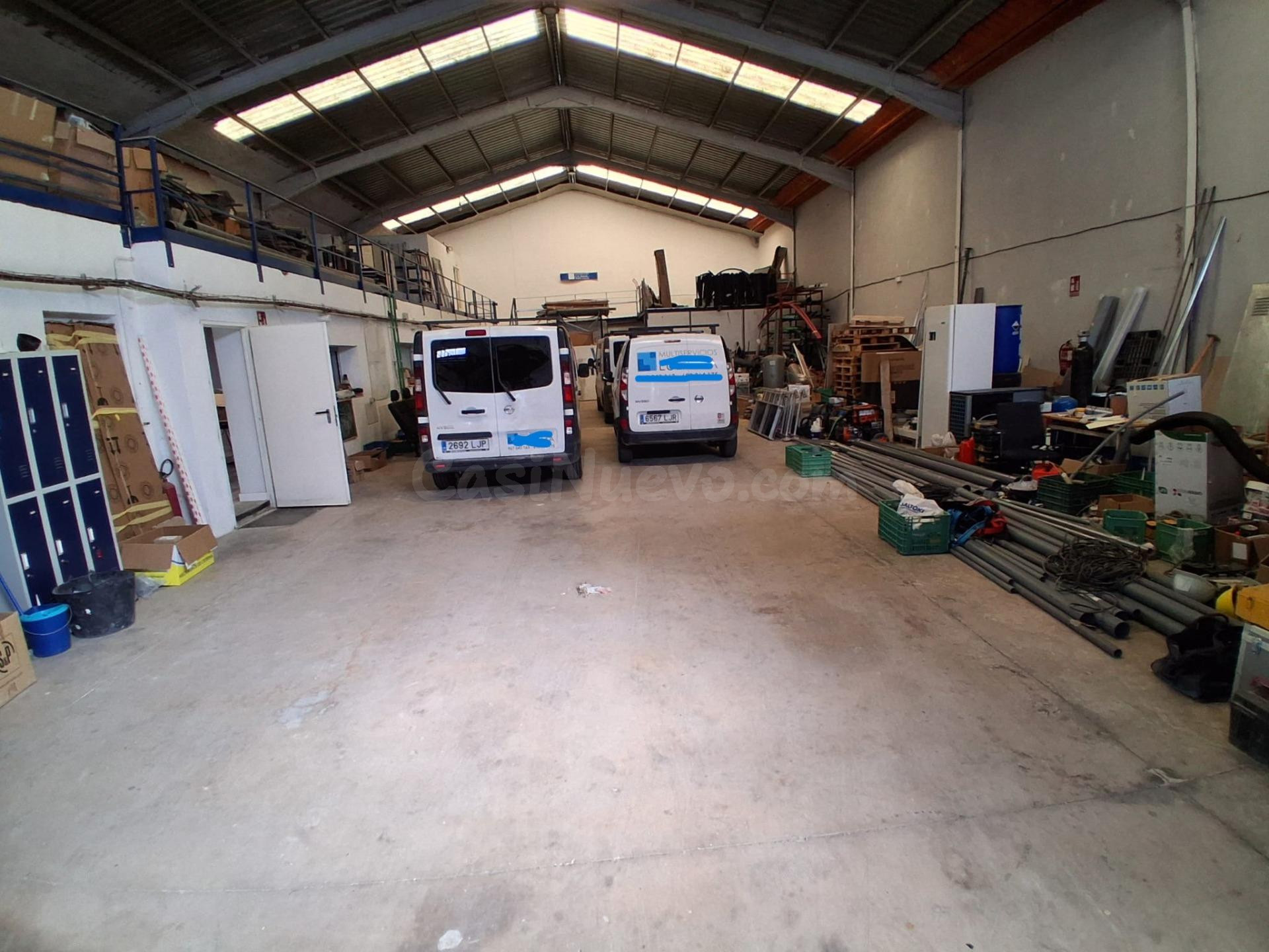 VENTA DE NAVE INDUSTRIAL EN CAMPOLLANO