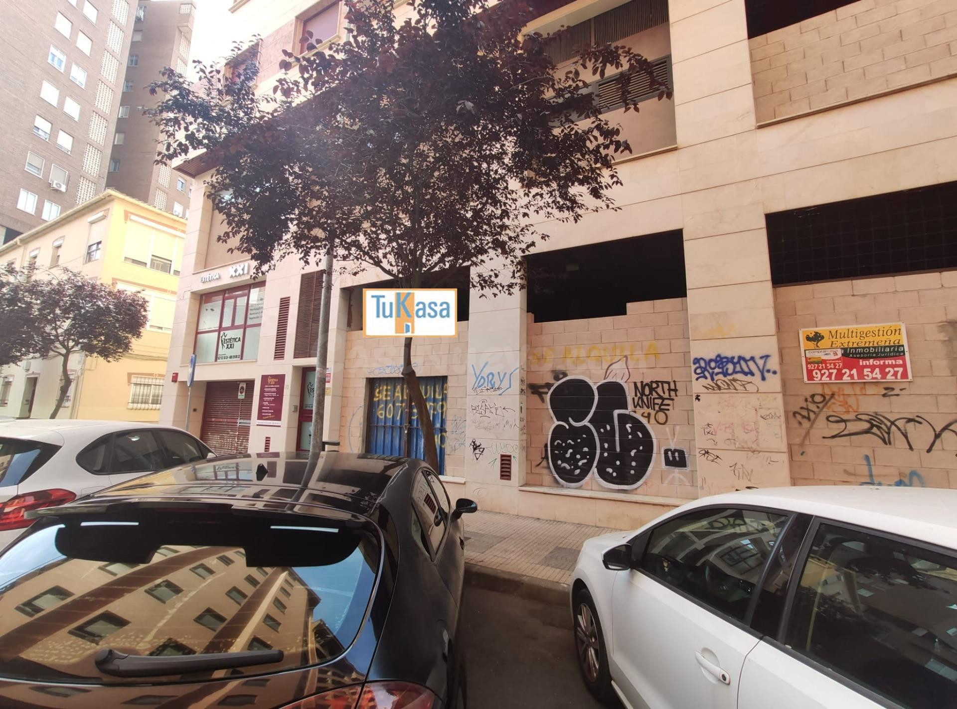 Gran Local comercial en bruto o semiacondicionado!! - foto 2