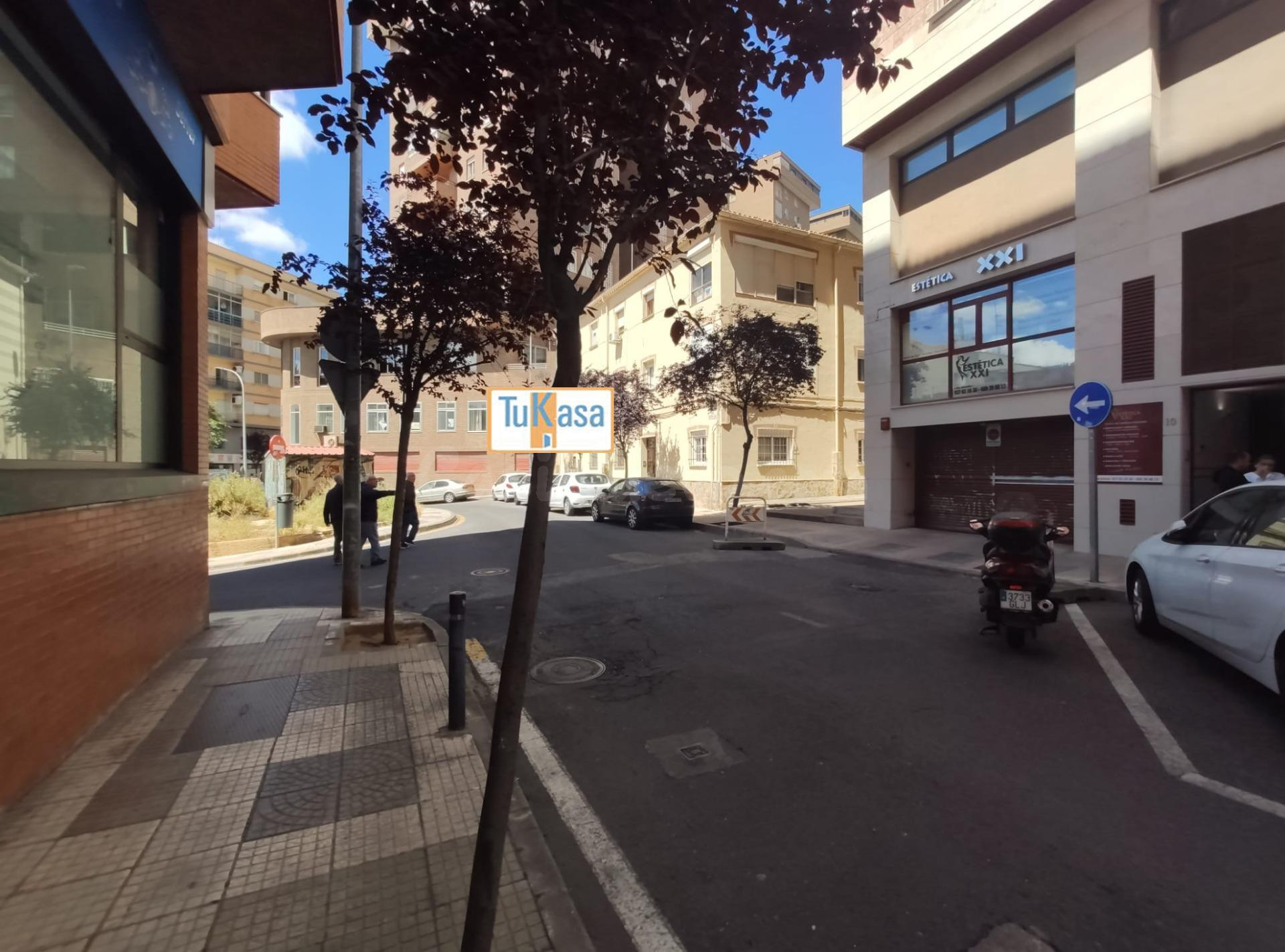 Gran Local comercial en bruto o semiacondicionado!! - foto 3