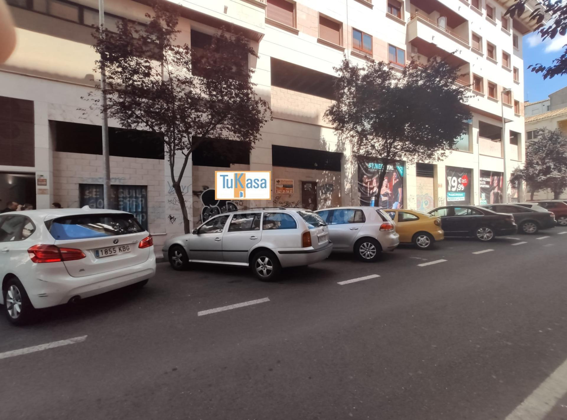 Gran Local comercial en bruto o semiacondicionado!! - foto 4