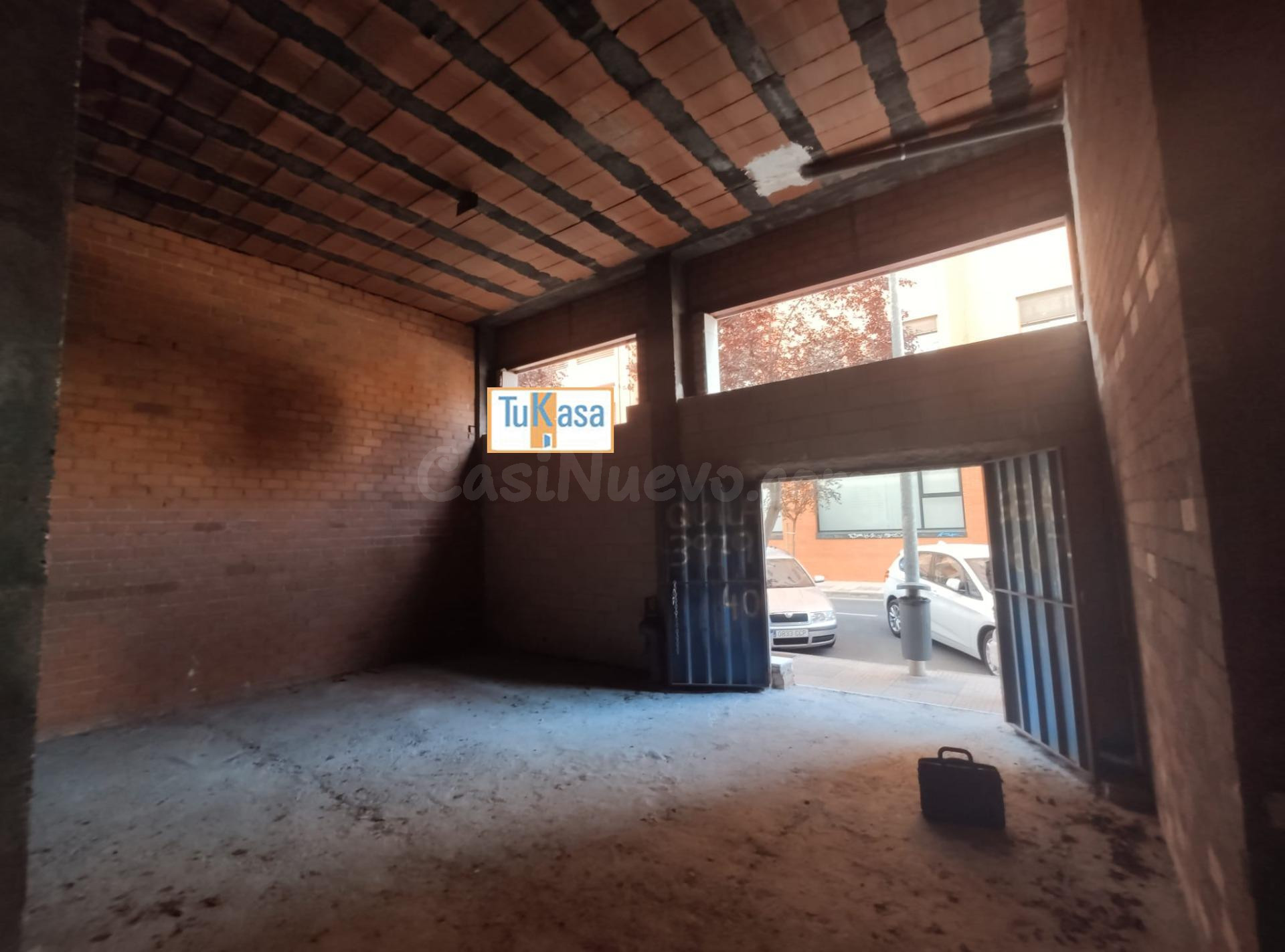 Gran Local comercial en bruto o semiacondicionado!! - foto 5