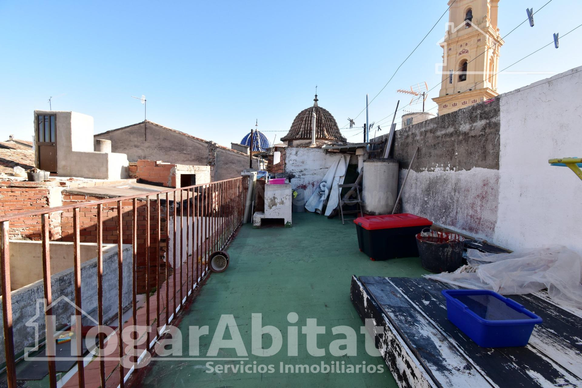 AMPLIA CASA REFORMADA CON TERRAZA Y DOS BALCONES - foto 3
