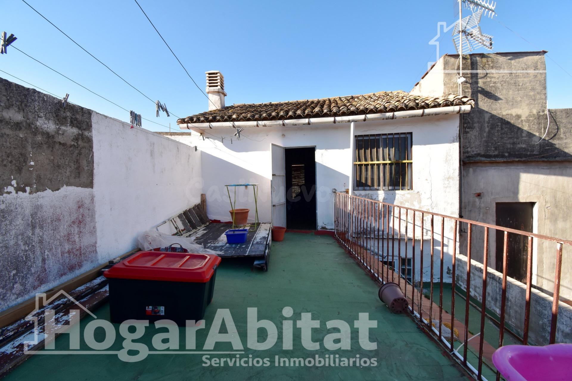 AMPLIA CASA REFORMADA CON TERRAZA Y DOS BALCONES - foto 4