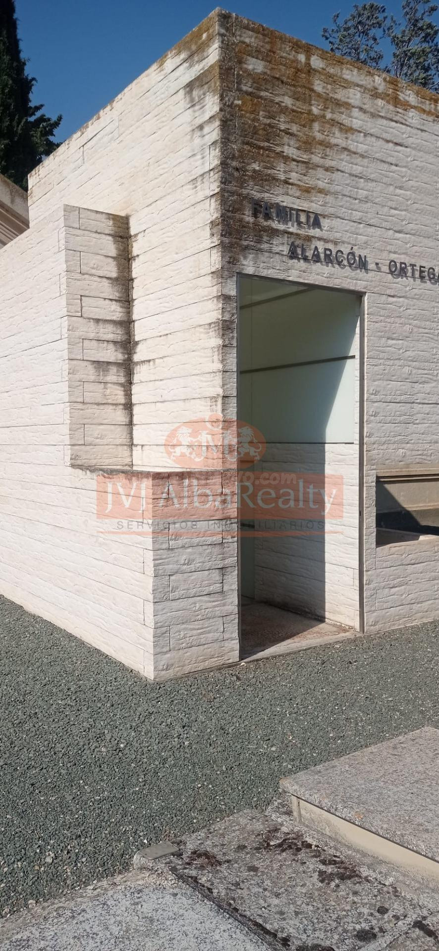 SE VENDE PANTEON FAMILIAR.