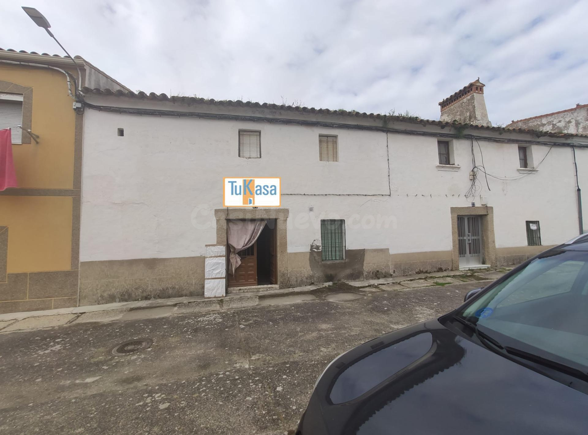 Casa amplia para reformar en Arroyo de la Luz