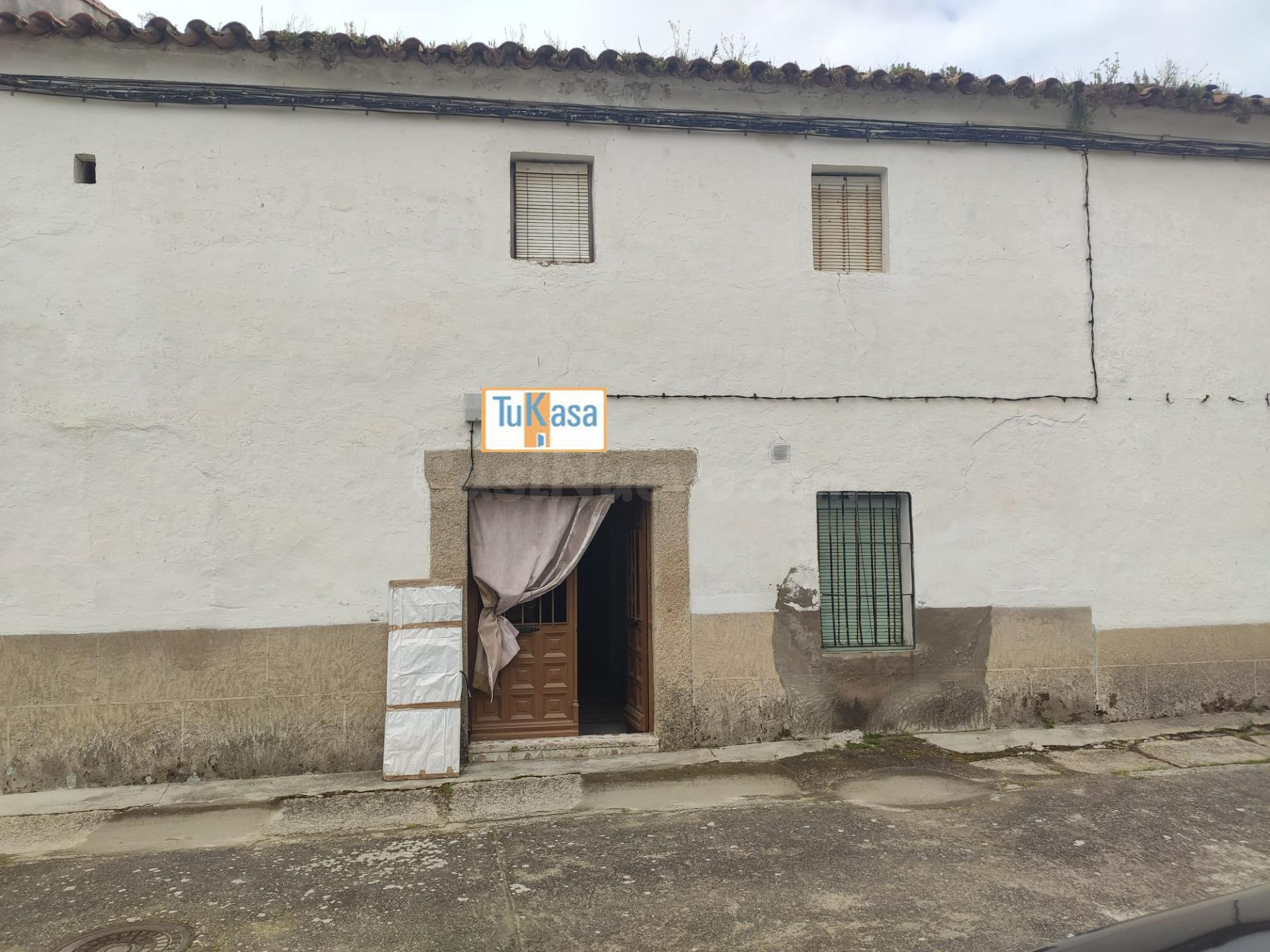 Casa amplia para reformar en Arroyo de la Luz - foto 2