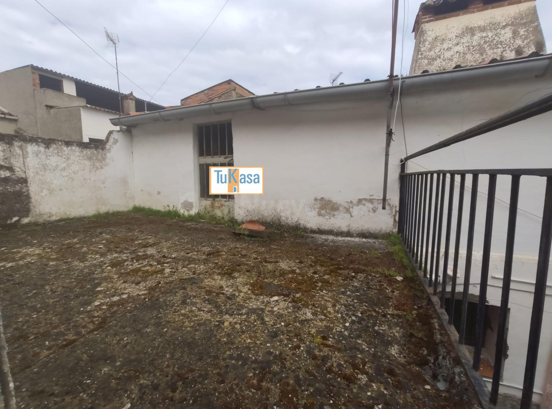 Casa amplia para reformar en Arroyo de la Luz - foto 3