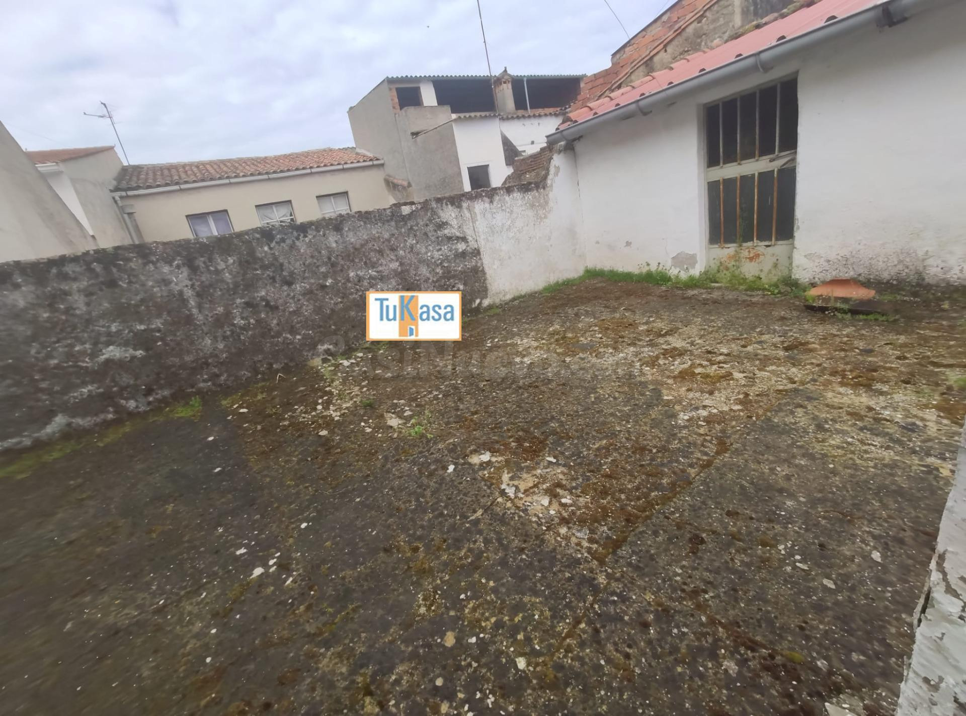 Casa amplia para reformar en Arroyo de la Luz - foto 5