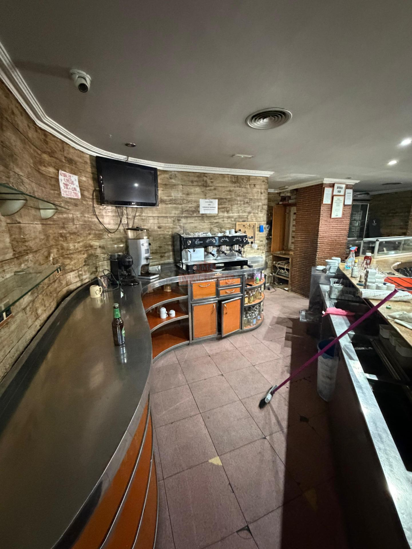 SE VENDE LOCAL EN CTRA DE JAEN. - foto 3