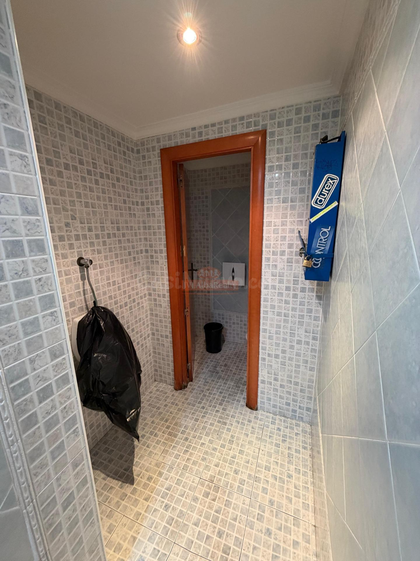 SE VENDE LOCAL EN CTRA DE JAEN. - foto 5