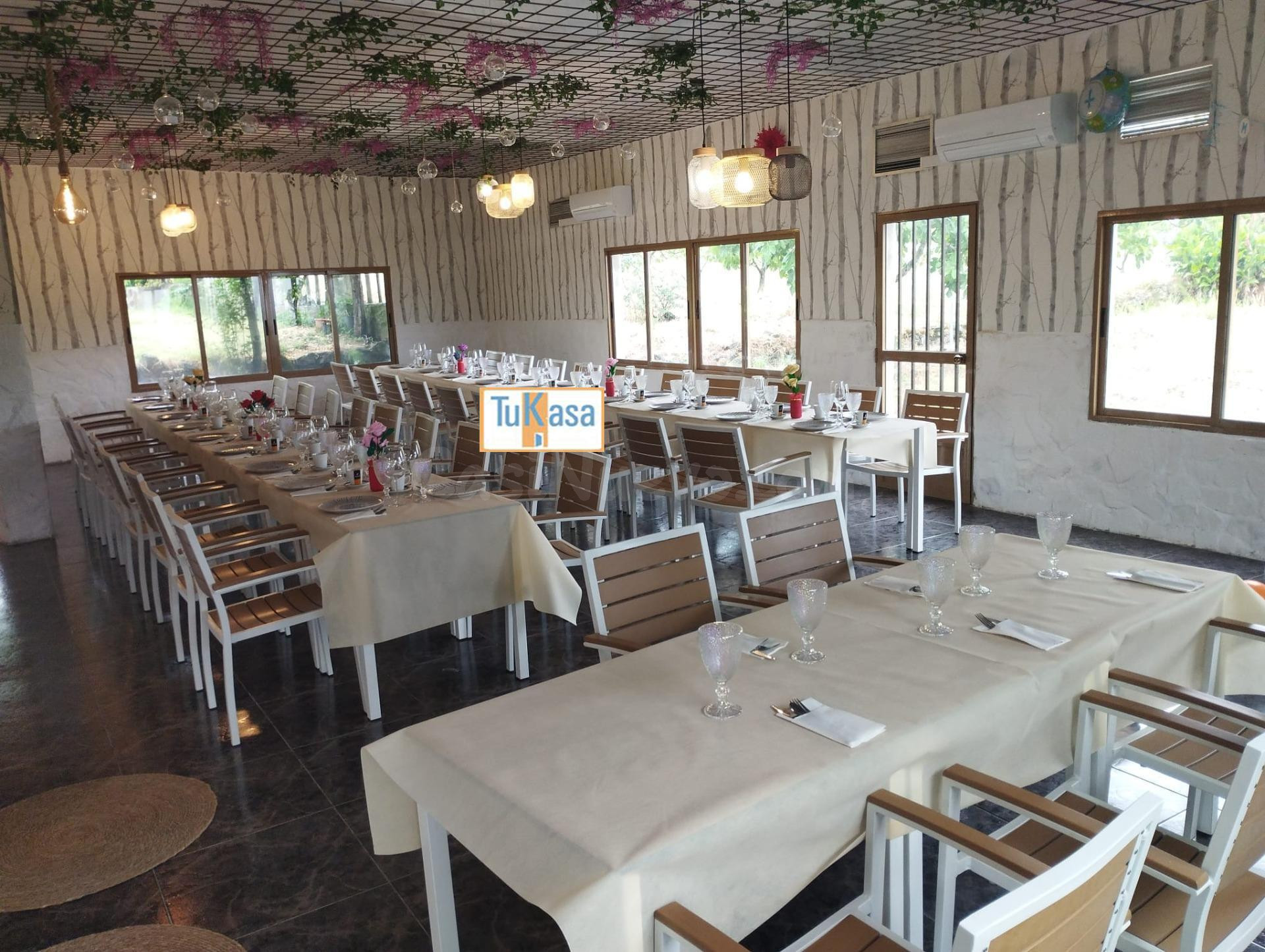 Restaurante en entorno Privilegiado,  completamente equipado, para enpezar a funcionar!!