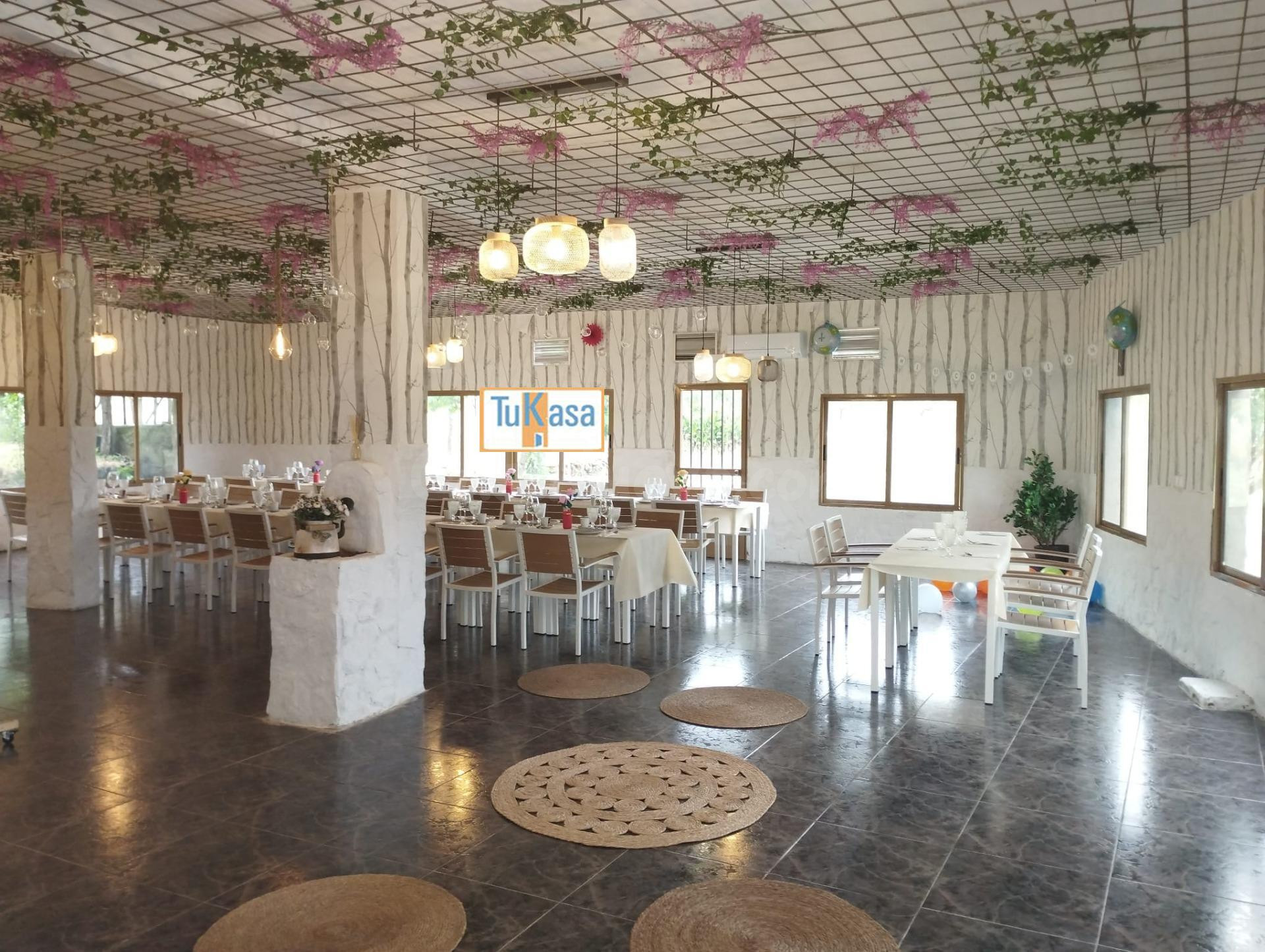 Restaurante en entorno Privilegiado,  completamente equipado, para enpezar a funcionar!! - foto 2