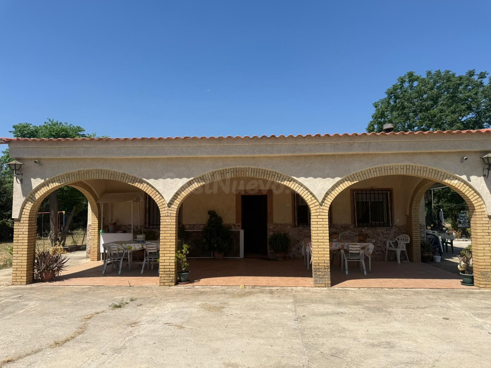 TRES VIVIENDAS, PISCINA Y PRIVACIDAD EN UNA FINCA ÚNICA.