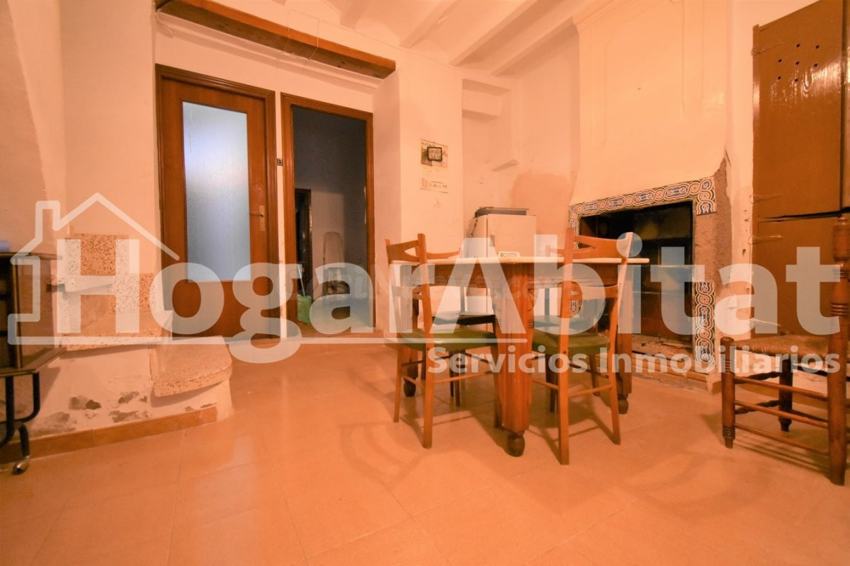Casa de 2 alturas con TERRAZA cerca del Ayuntamiento - foto 4