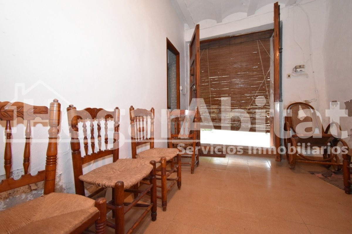 Casa de 2 alturas con TERRAZA cerca del Ayuntamiento - foto 5