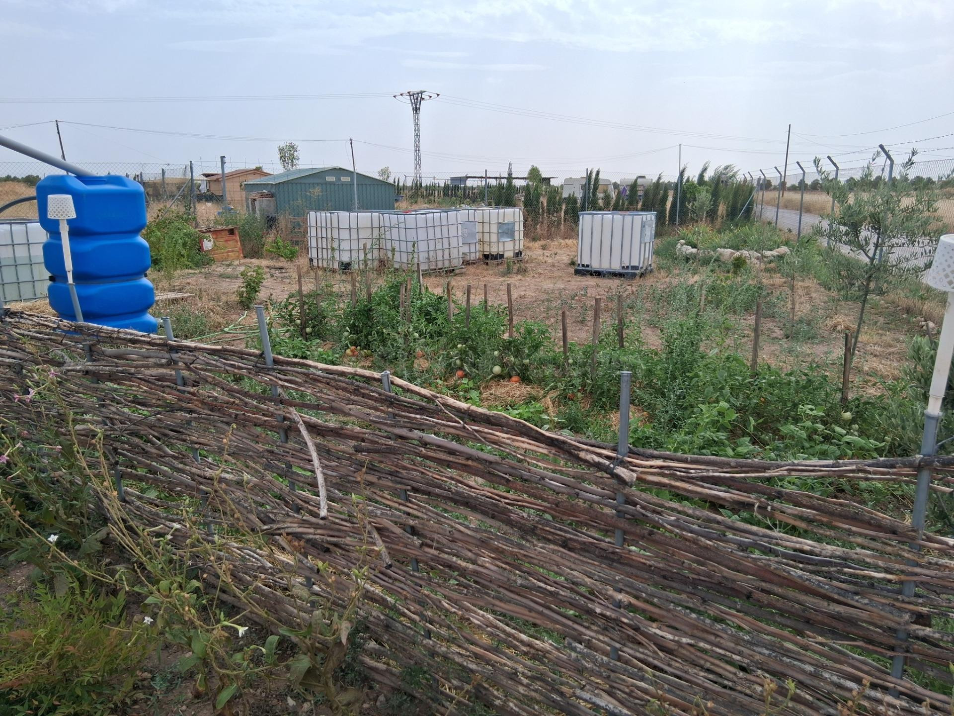 SE VENDE PROINDIVISO CON PEQUEÑA CONSTRUCCIÓN MODULAR - foto 3