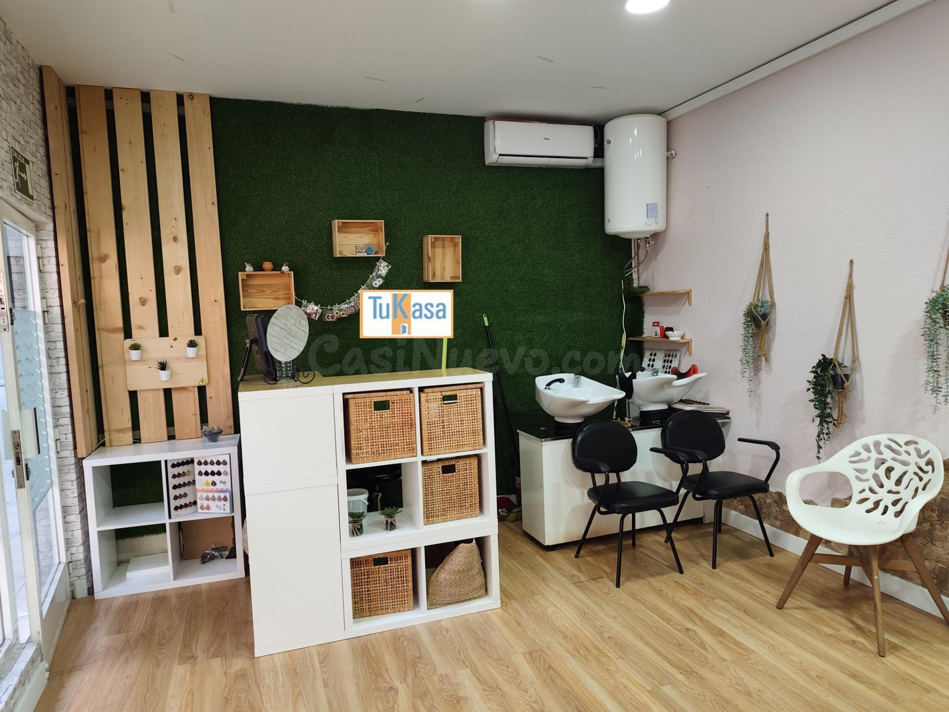 Alquiler de Peluquería lista para empezar a trabajar - foto 2