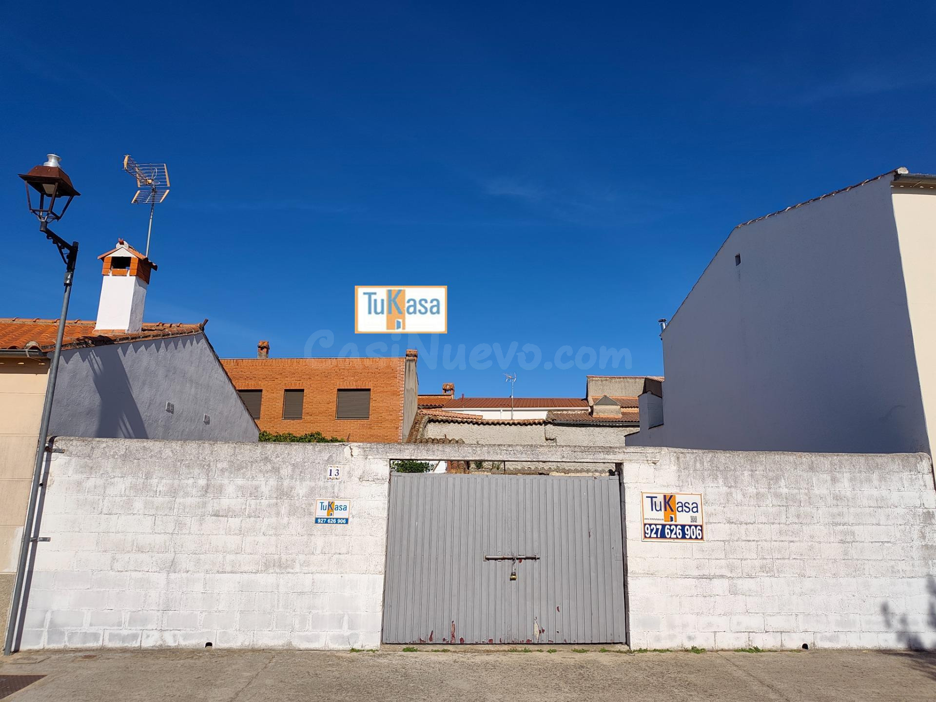 Solar Urbano con 11 metros de fachada y muy cuadrado en Torremocha, Cáceres