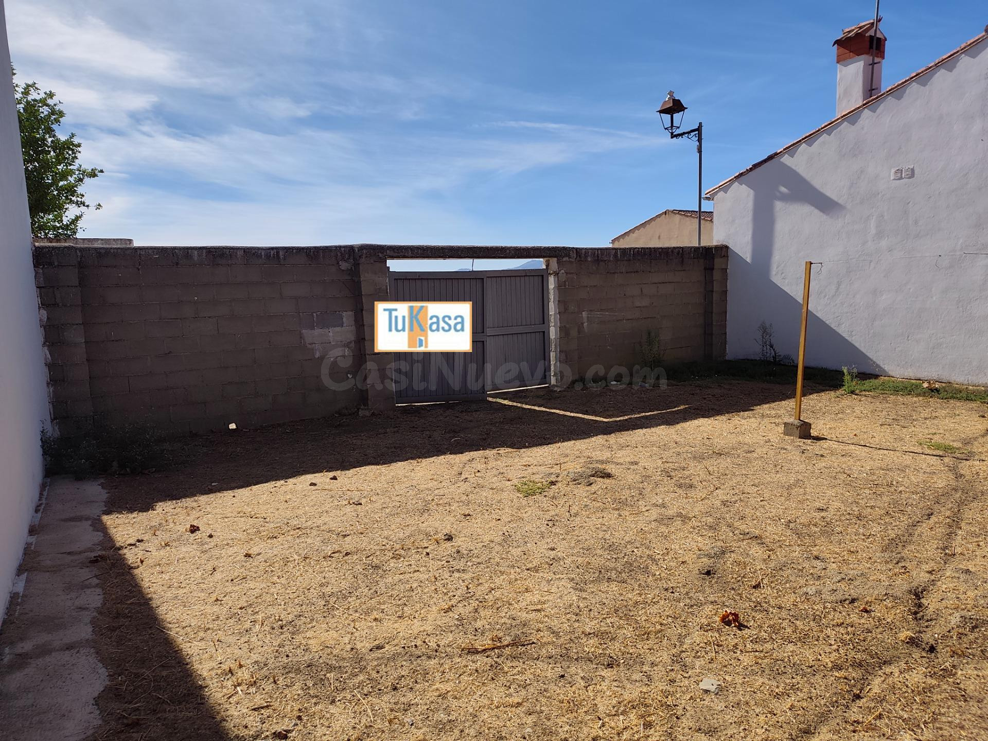 Solar Urbano con 11 metros de fachada y muy cuadrado en Torremocha, Cáceres - foto 5