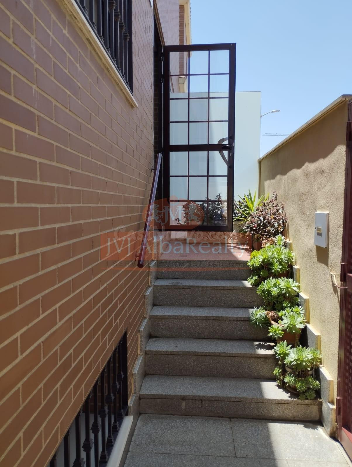 EN VENTA ADOSADO EN MUY BUEN ESTADO, ZONA IMAGINALIA.