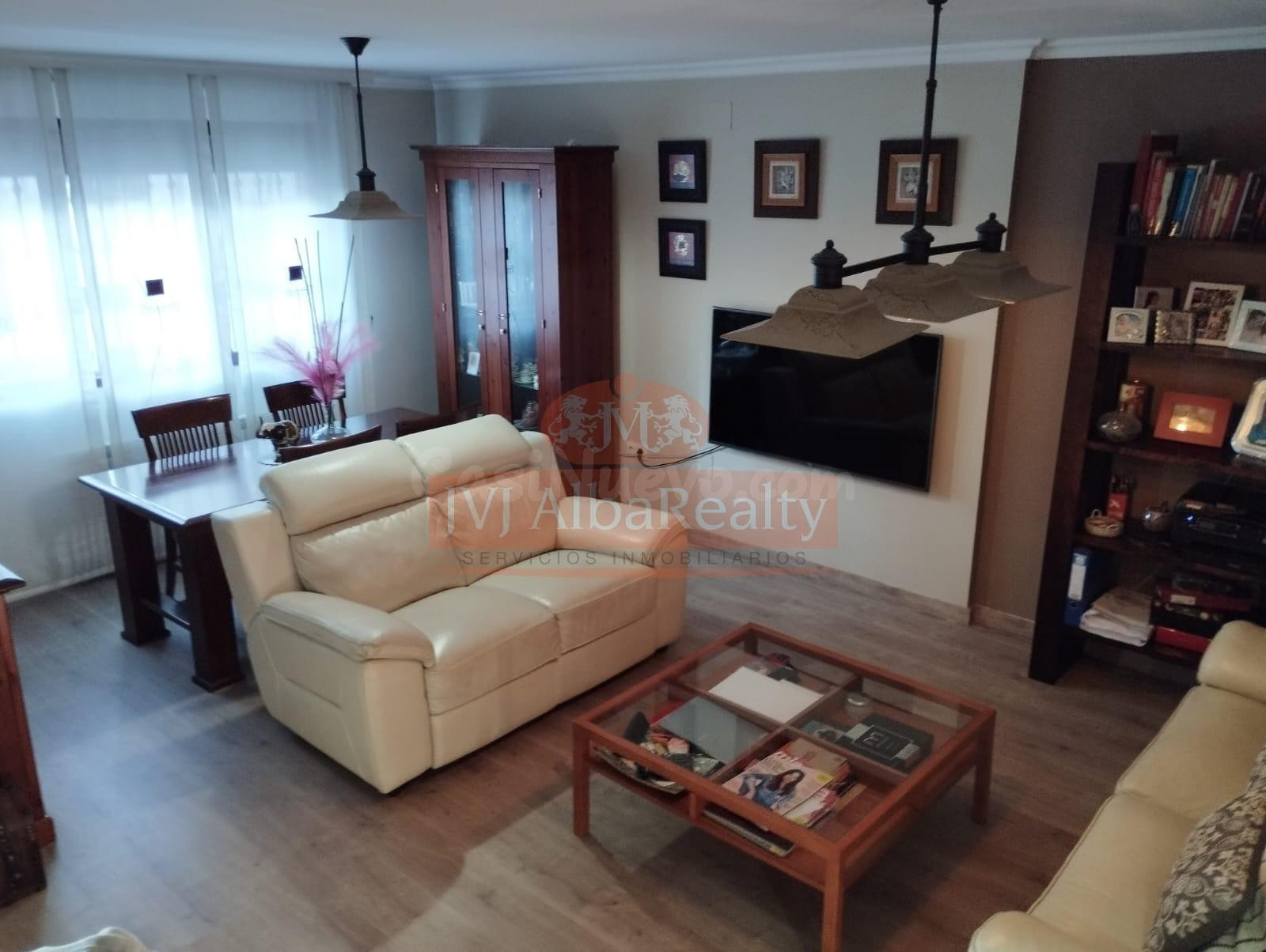 EN VENTA ADOSADO EN MUY BUEN ESTADO, ZONA IMAGINALIA. - foto 2