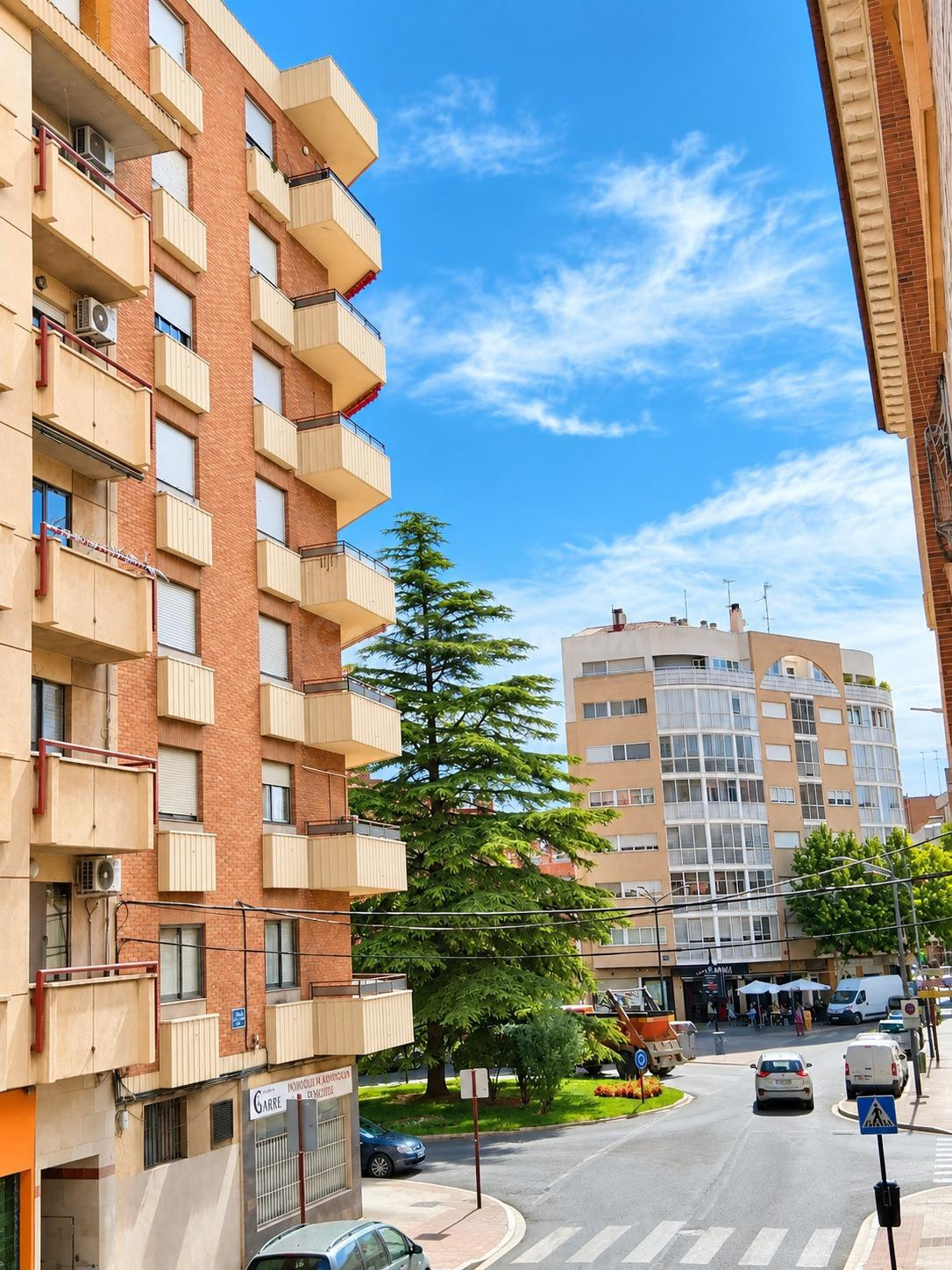 OPORTUNIDAD! PISO EN VENTA 4 DORMITORIOS ZONA AYUNTAMIENTO. - foto 2