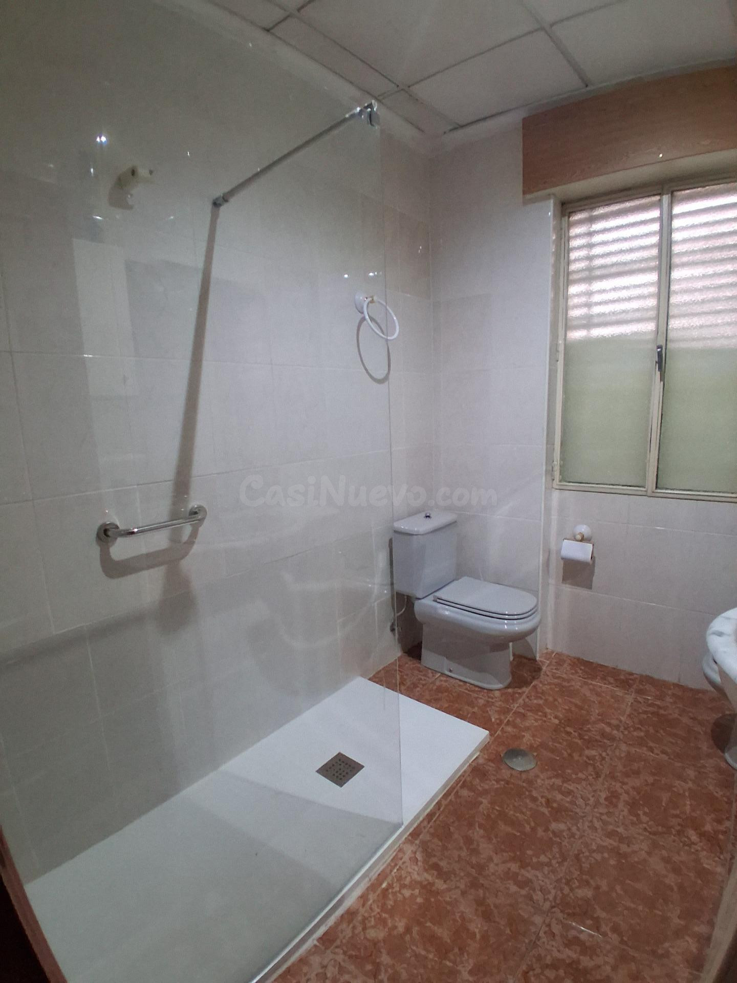 OPORTUNIDAD! PISO EN VENTA 4 DORMITORIOS ZONA AYUNTAMIENTO. - foto 4