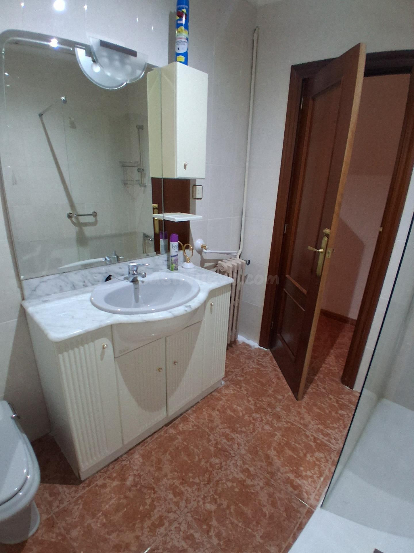 OPORTUNIDAD! PISO EN VENTA 4 DORMITORIOS ZONA AYUNTAMIENTO. - foto 5