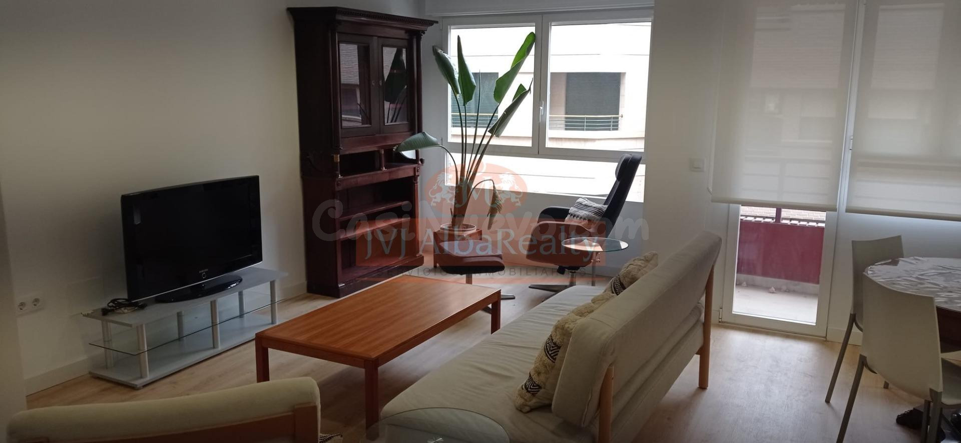SE ALQUILA VIVIENDA AMUEBLADA EN ZONA CENTRO-AYUNTAMIENTO.