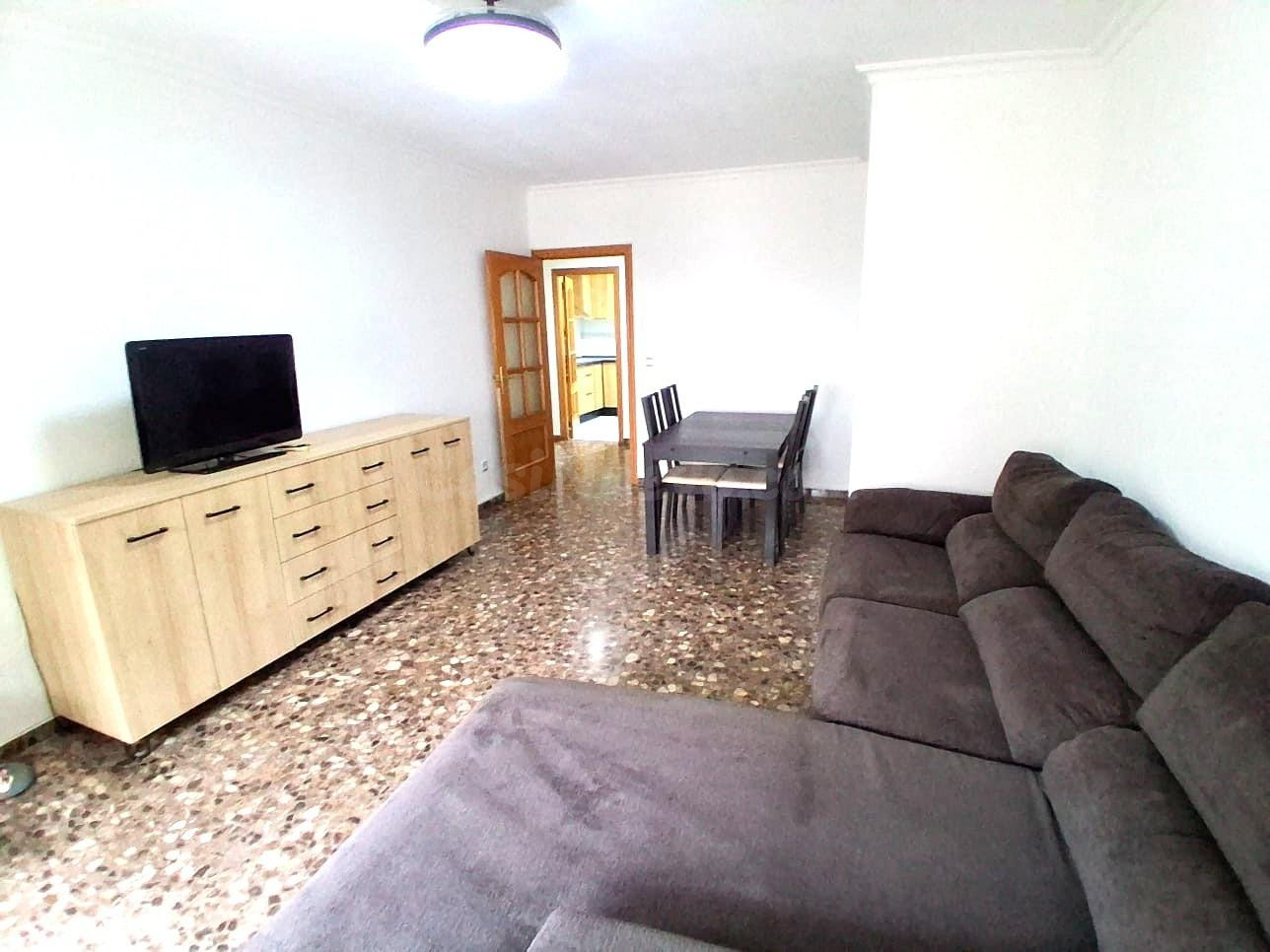 AMPLIA VIVIENDA IDEAL PARA ESTUDIANTE ZONA CARRETAS