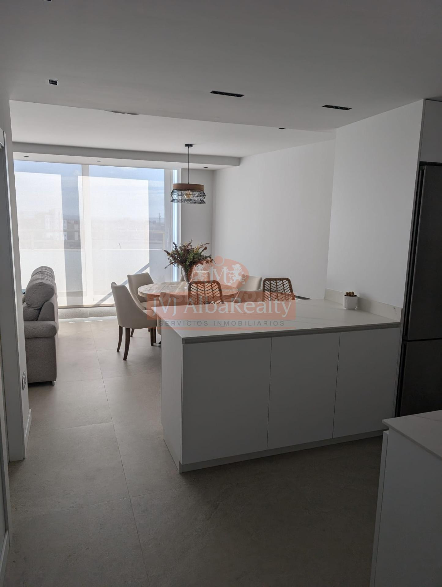 ESPECTACULAR APARTAMENTO EN ALQUILER EN PLAZA ALTOZANO ( CON GARAJE )