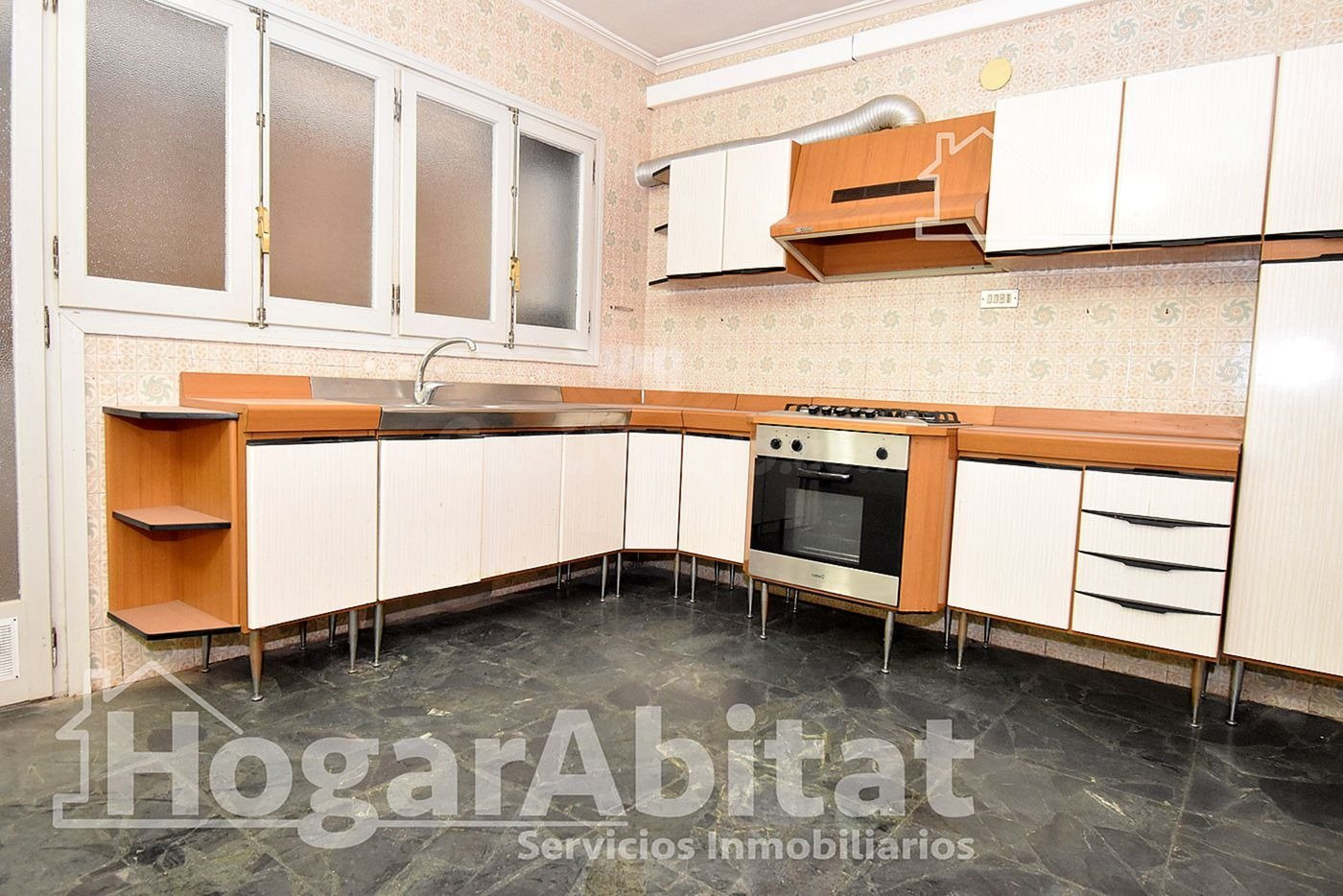 OPORTUNIDAD DE INVERSIÓN. DISFRUTA DE UNA VIVIENDA CON OFICI - foto 4