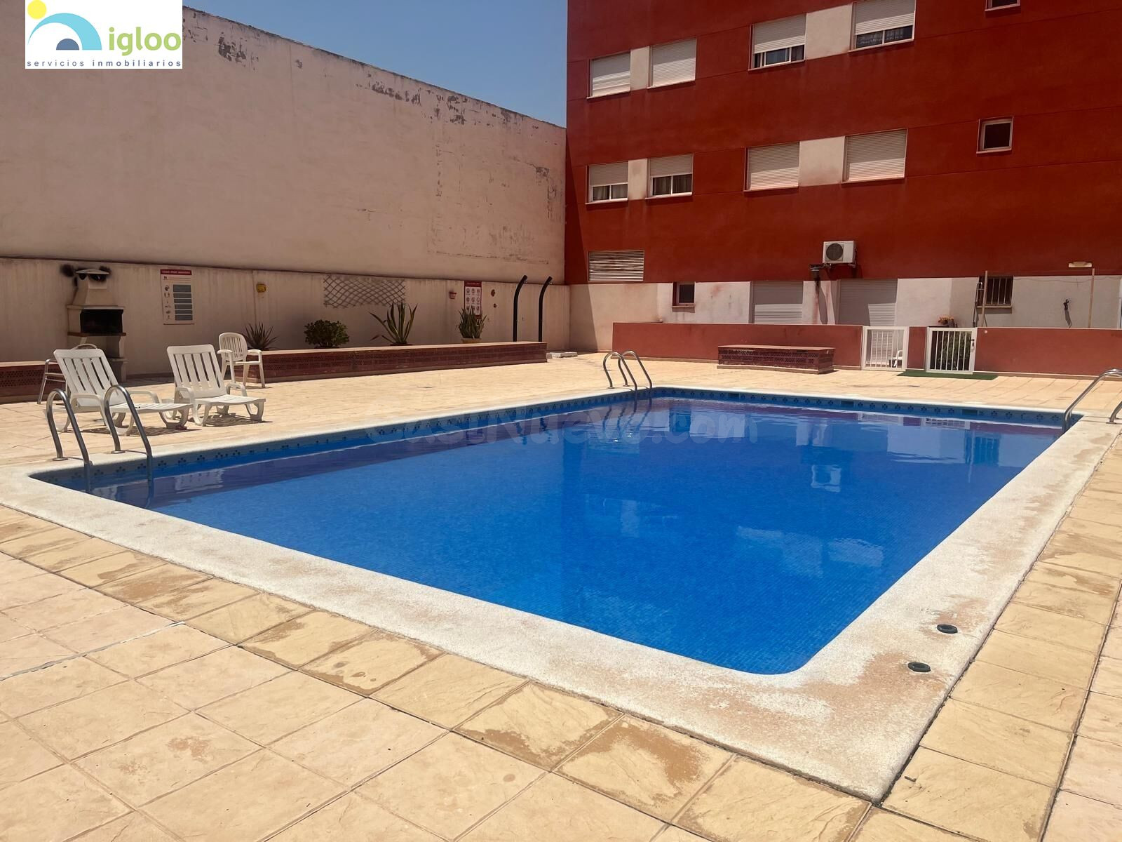 Piso en venta Almoradí con piscina comunitaria y excelente vecindario - foto 2