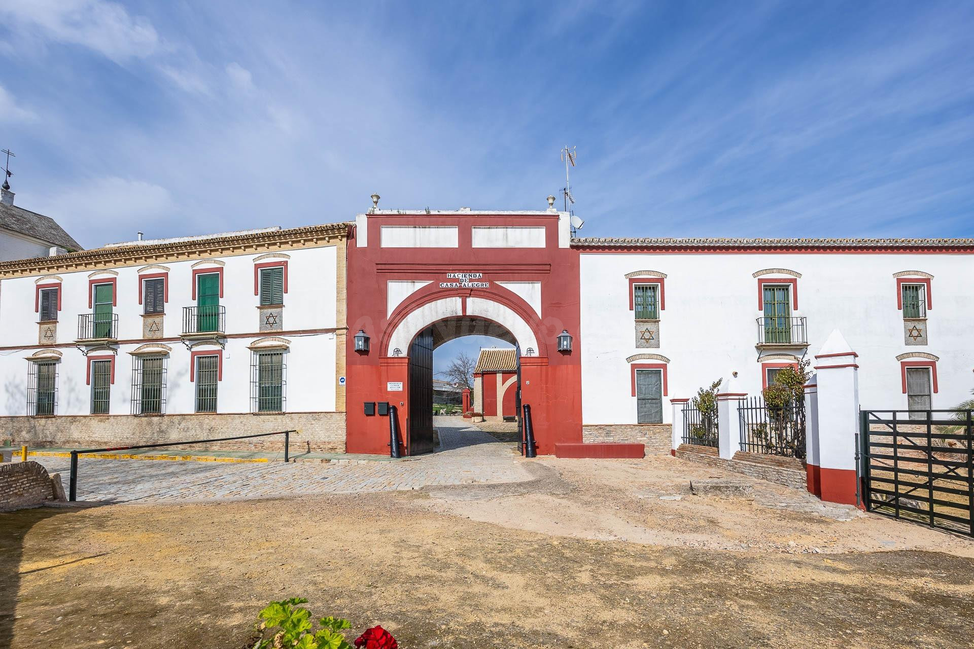 Hacienda 7 habitaciones 2003m² en venta - Palomares del Río