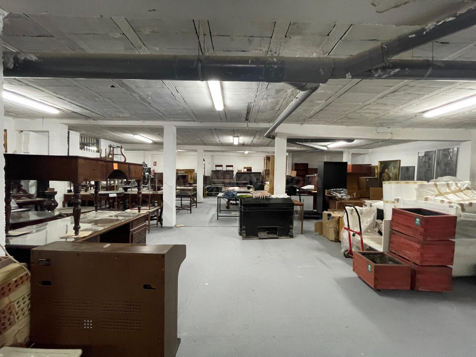 Local comercial 649m² en venta - Bami - Pineda